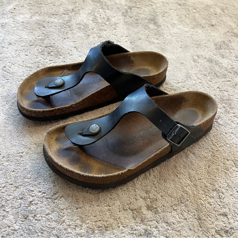Birkenstock Gizeh black leather sandals